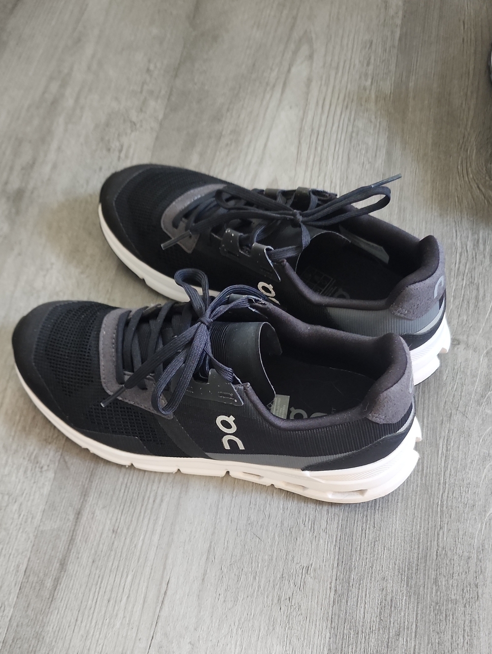 On Running Women’s Cloud Athletic Shoes in Black and Gray